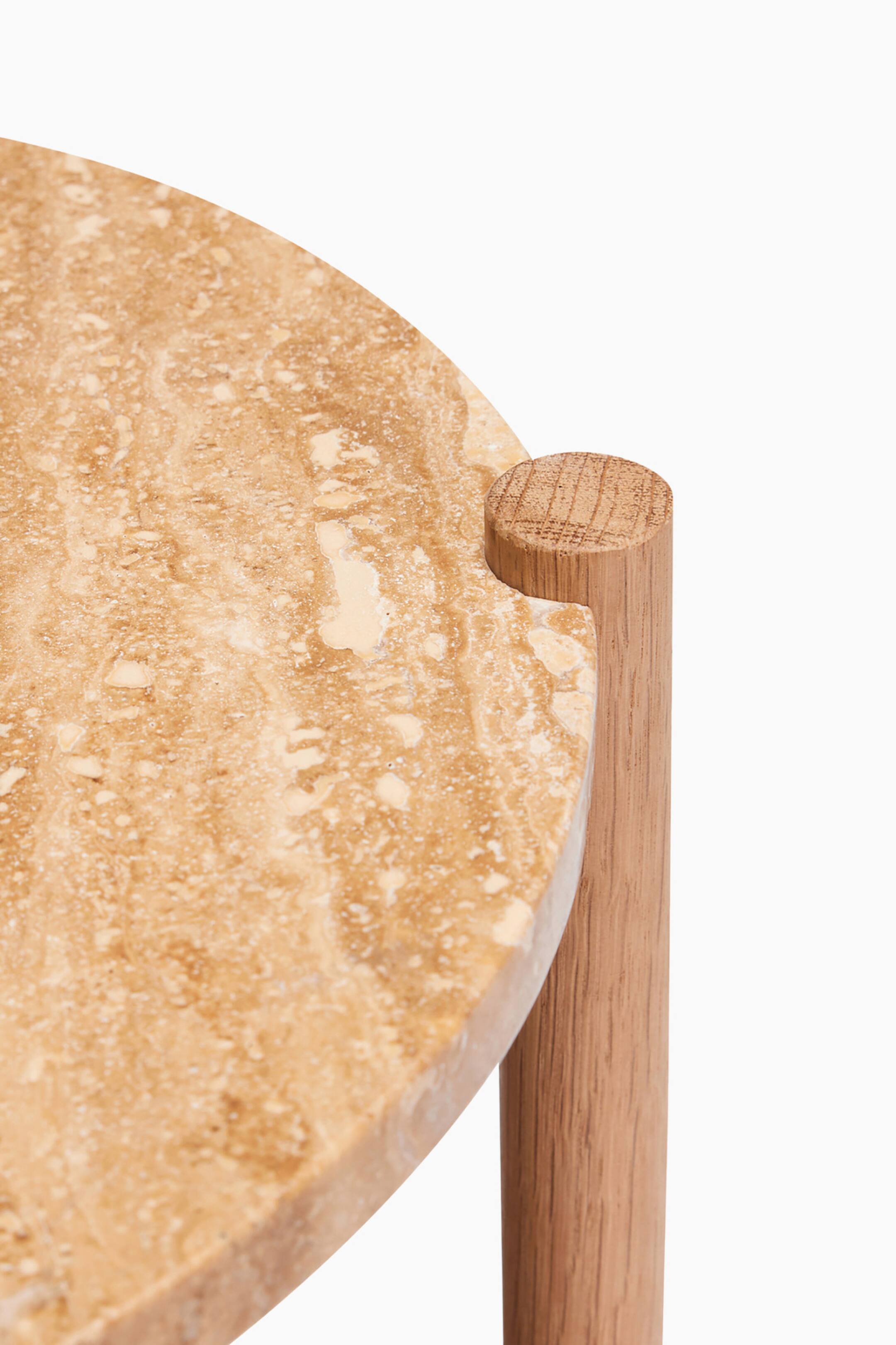 Table basse Trava - chêne et travertin - Hübsch