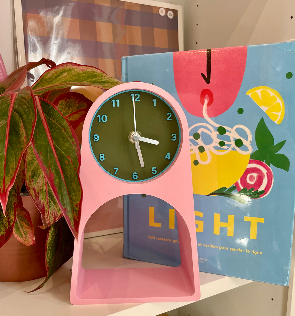 Horloge design rose & kaki – la touche douce et originale pour votre intérieur