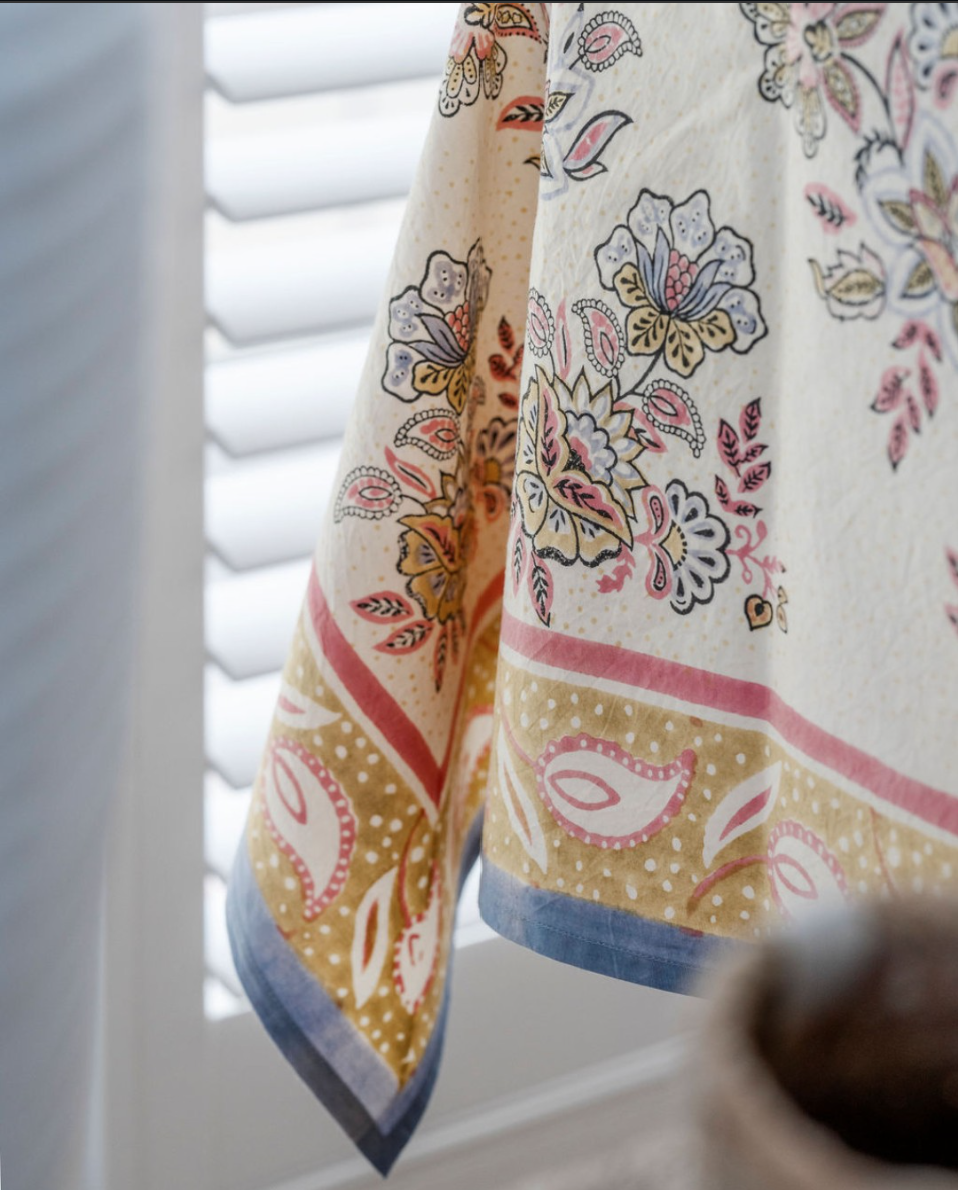 Nappe Matira Folk imprimée florale – Bindi Atelier