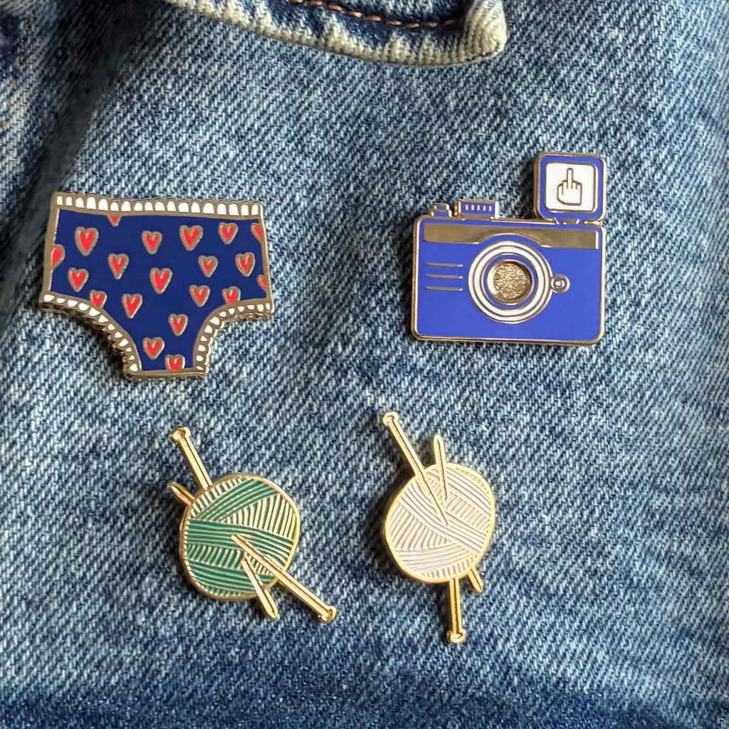 Pin’s Tricot - Attends je finis mon rang