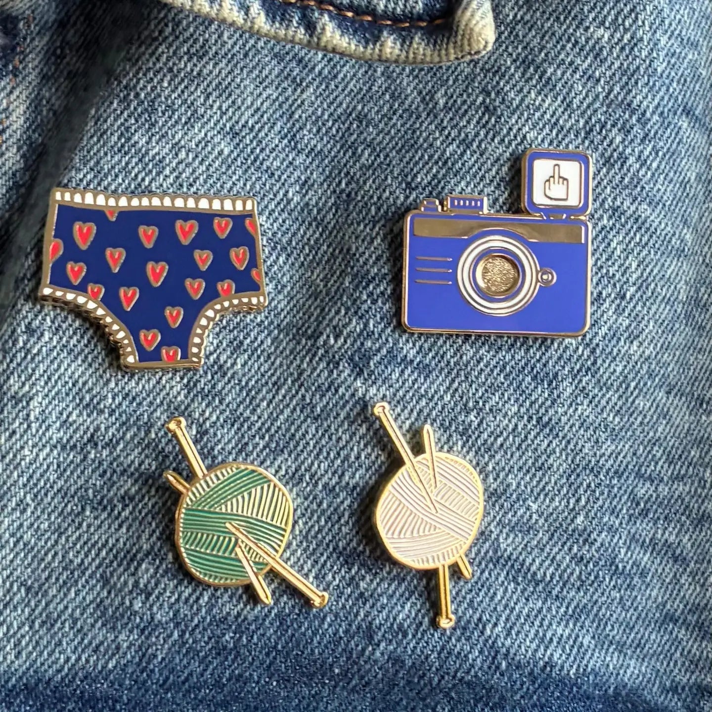 Pin’s Tricot - Attends je finis mon rang