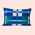 Coussin brodé à la main Freya bleu - 40x60 cm