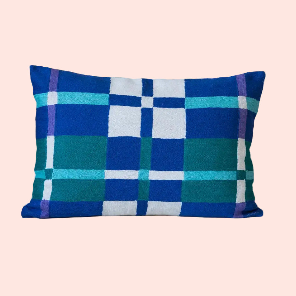 Coussin brodé à la main Freya bleu - 40x60 cm