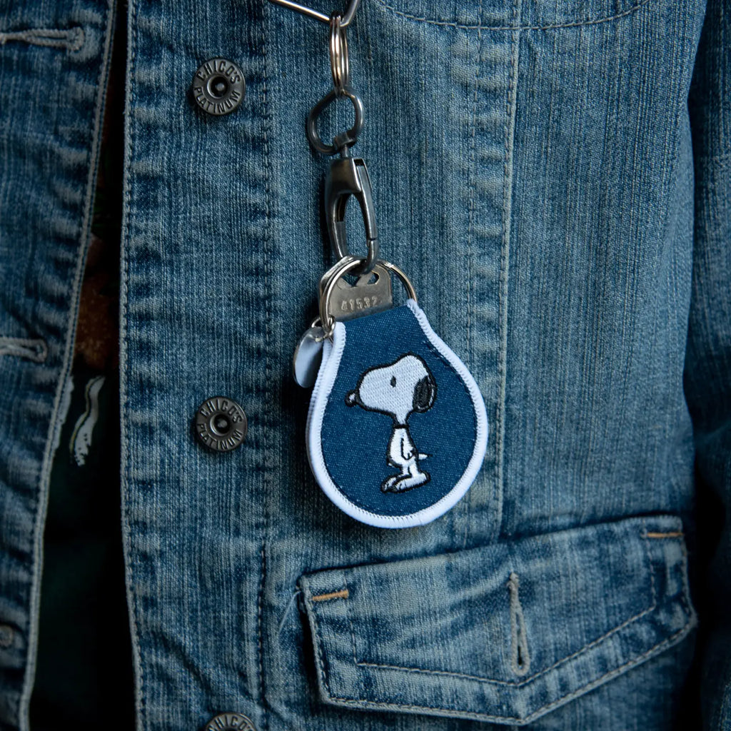 Porte-clés Snoopy brodé - bleu jean's