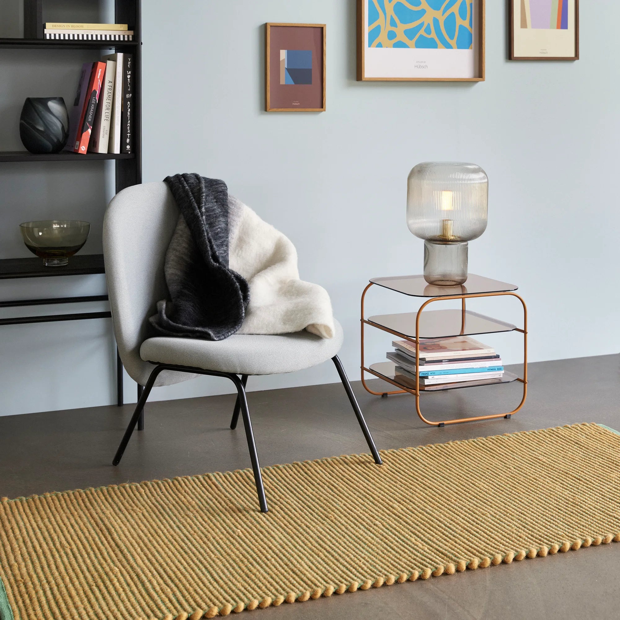 Table d’appoint en verre ambré Echo – Hübsch – design élégant et chaleureux